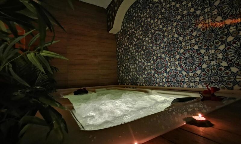White Park Otel