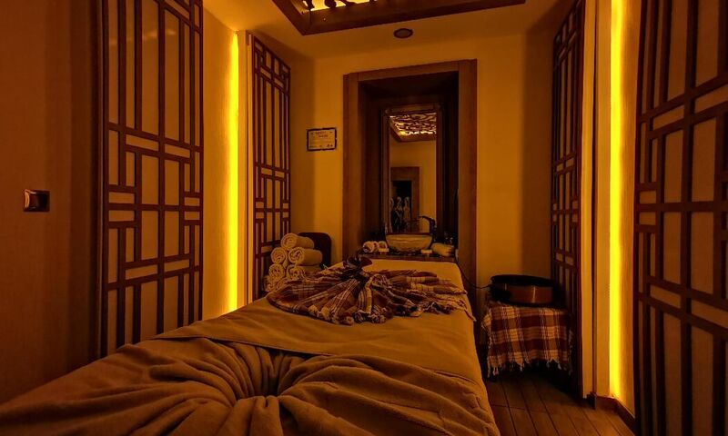 White Park Otel