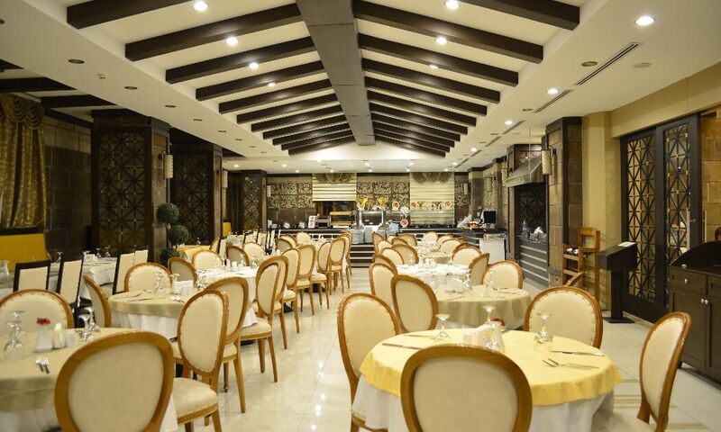 White Park Otel