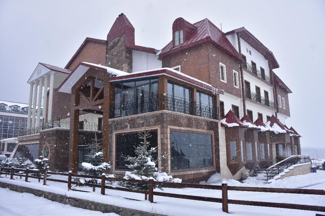 White Park Otel